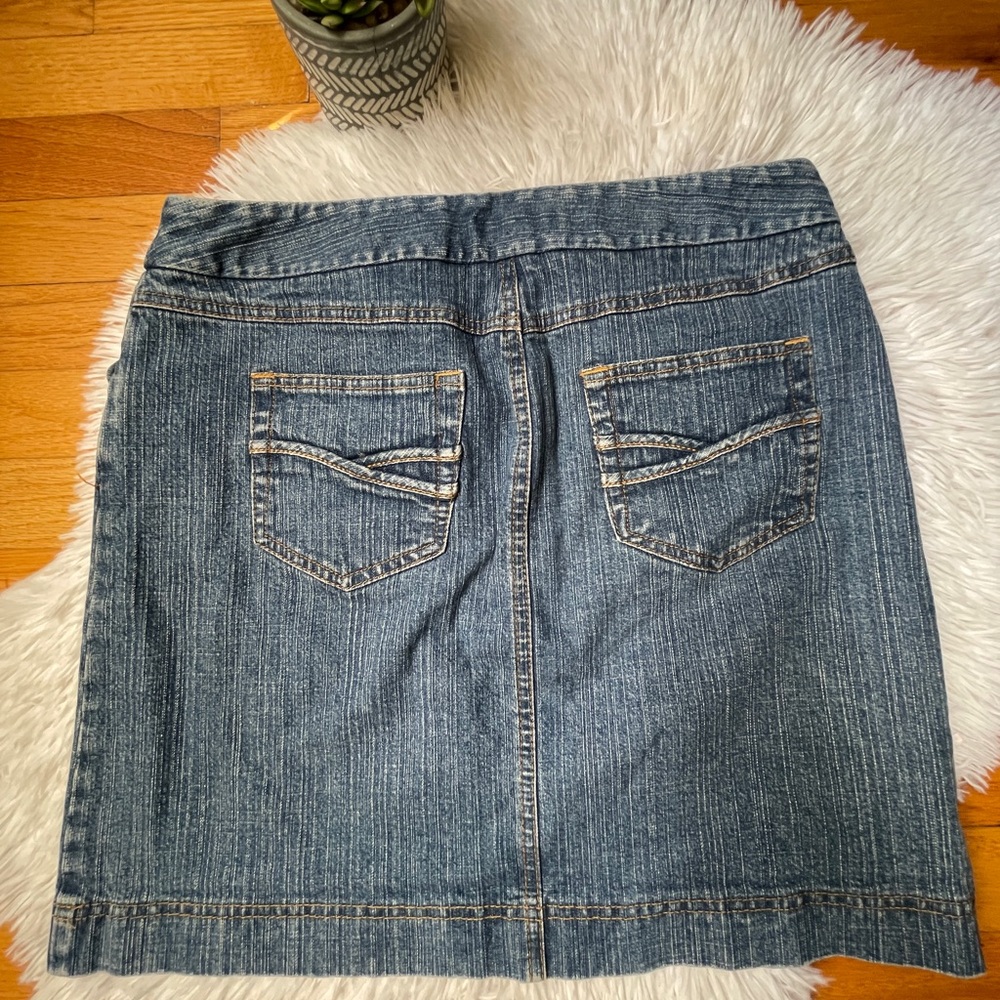 LOFT Denim Mini Skirt 💙 - Picture 9 of 10
